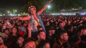 Balance: casi con la salida del sol finalizó la Fiesta Nacional de la Pera 2023 en Allen
