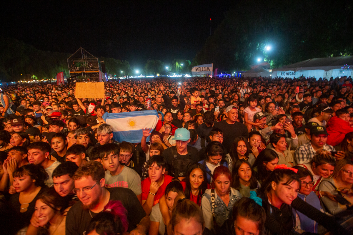 Más de 35 mil personas disfrutaron del evento hasta la madrugada del lunes. Foto: Juan Thomes