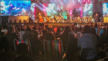 Fiesta de la Pera 2023: primera noche con brillo propio por los 25 años de trayectoria