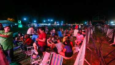 De a poco va llegando gente al predio de la Pera. Foto: Juan Thomes