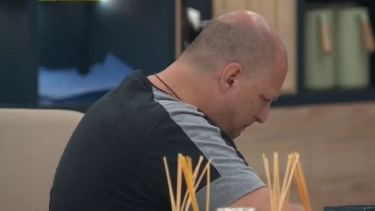 Ariel se mojó los ojos y fingió un llanto. Lo destrozaron en redes. 