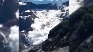 Guiaba a turistas en Bariloche y filmó una increíble avalancha