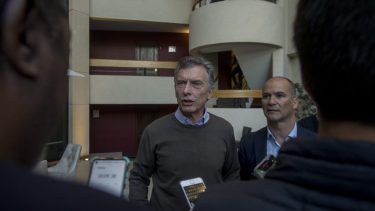 El expresidente Mauricio Macri formuló fuertes críticas en Bariloche al Presidente Fernández y también al senador rionegrino Alberto Weretilnek. (foto Marcelo Martínez) 