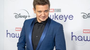 Jeremy Renner se mantiene en estado reservado, bajo monitoreo médico permanente.-