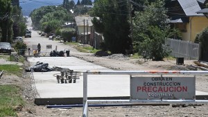 Dos constructoras se reparten el millonario plan de asfalto que inicia Bariloche