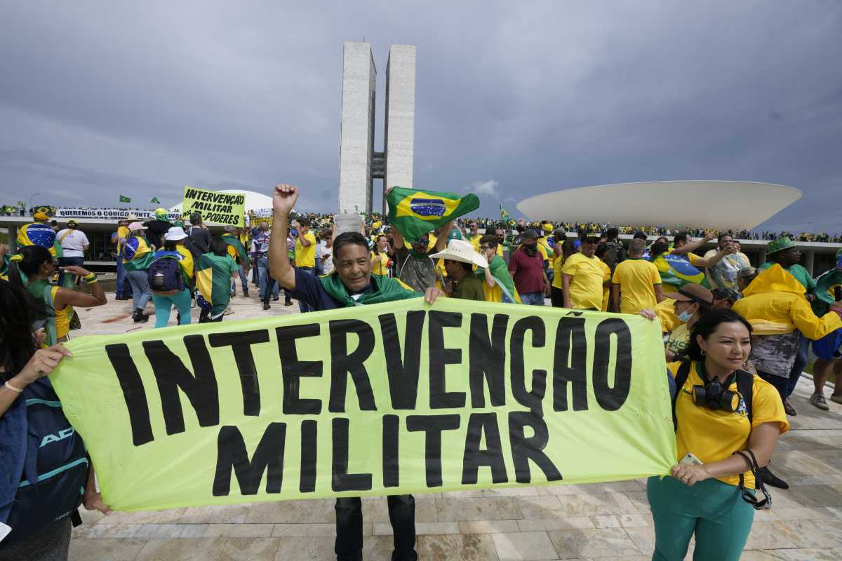 Las protestas comenzaron cuando el presidente Lula se encontraba visitando zonas en desastre. Foto AP