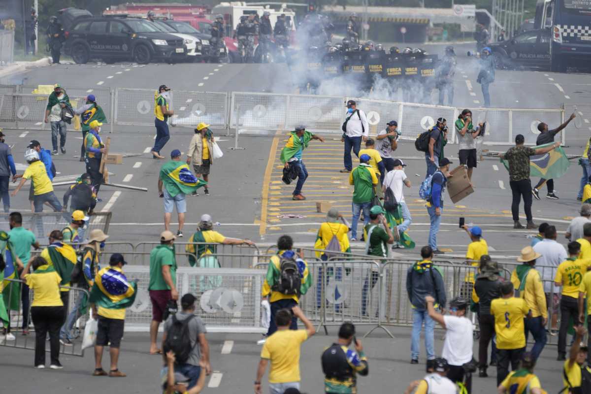 En Brasil se vivieron desmanes con la irrupción de militantes bolsonaristas en instituciones. Foto: AP