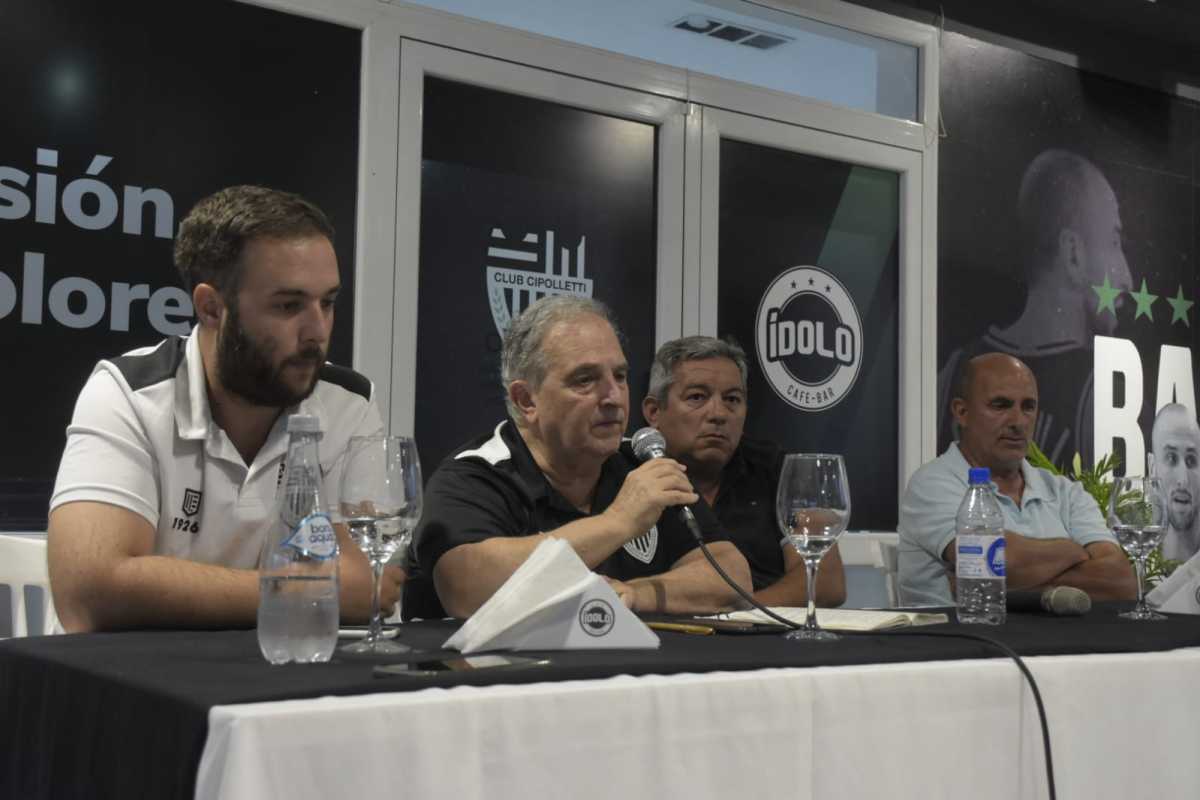 Simón Himelfarb (vicepresidente 2°), Roberto Rappazo Cesio (presidente), Marcelo Bastías y Domingo Perilli, ambos a cargo del fútbol. (Foto: Yamil Regules)