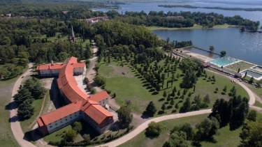 Embalse, así es el complejo que recibe a los visitantes desde 1.500 pesos por noche en Valle de Calamuchita, Córdoba.