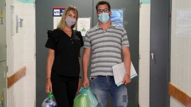 Se enviaron seis bolsones de plásticos a una empresa de Plottier (Fotos: gentileza)