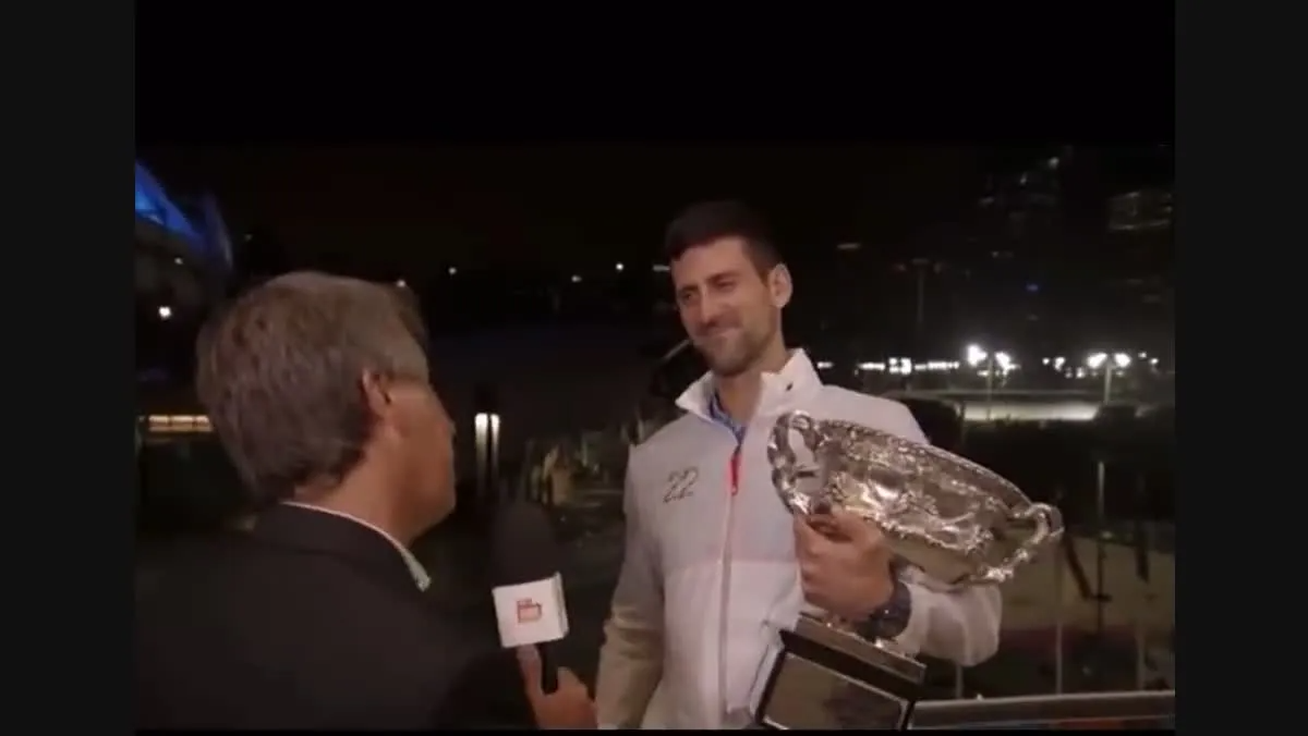 Novak Djokovic cantó "Muchachos", el tema emblema de la Selección en Qatar. 