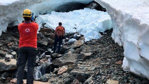 Identificaron al turista de Santa Cruz que murió tras el derrumbe de una cueva del glaciar Hielo Azul, en El Bolsón