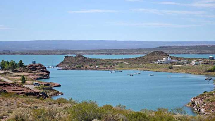 Verano en El Chocón: precios de campings y cabañas y la guía para la