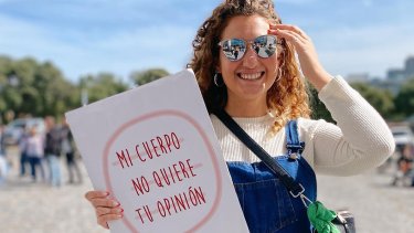 Julieta Fantini es licenciada en Psicología. Lleva adelante el proyecto:  
@cuestionartearg
 
