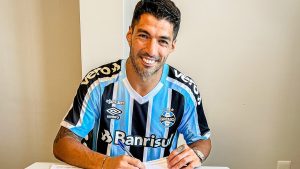 Luis Suárez firmó su contrato con Gremio de Brasil