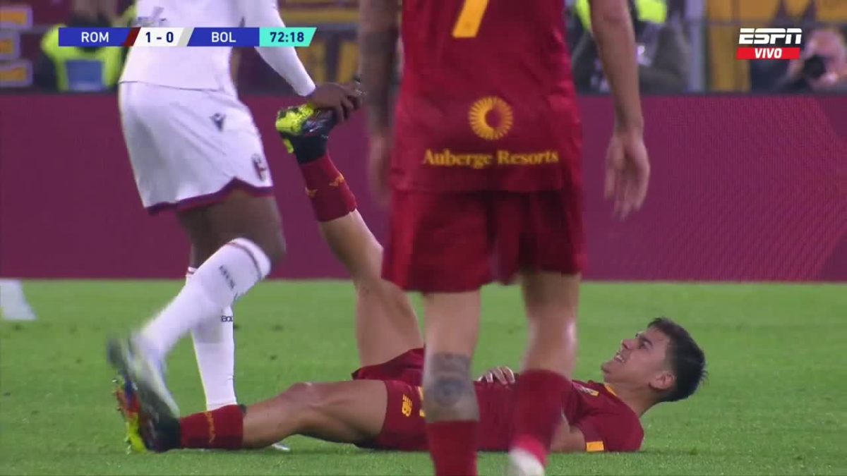 Dybala terminó con una molestia física.