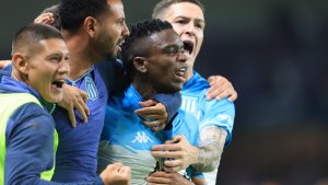 Con polémica y sobre la hora, Racing le ganó a Boca la Supercopa en Abu Dhabi