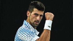 Djokovic arrasa en Australia y está en cuartos