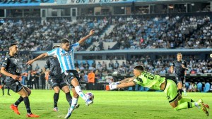 Racing no pudo con Belgrano en un debut por debajo de las expectativas