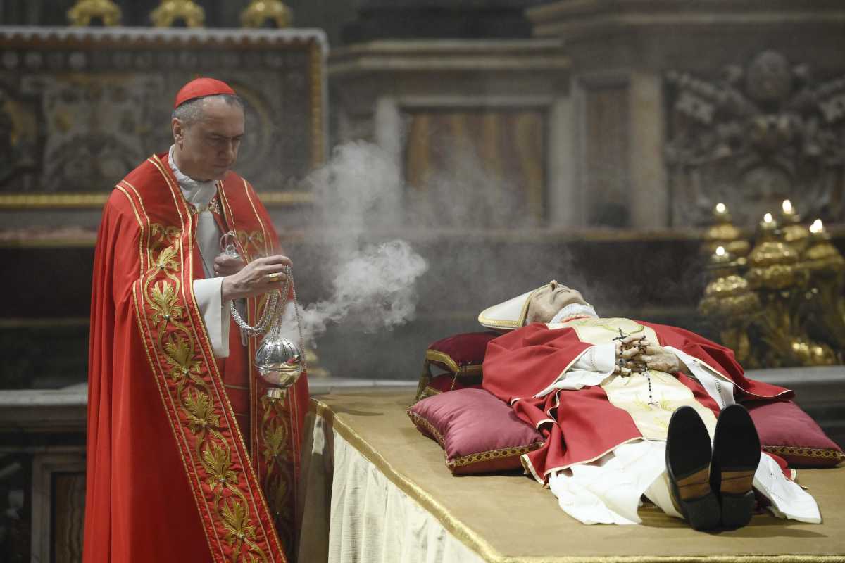 El expapa Benedicto XVI, de 95 años, murió el sábado 31 de diciembre, según anunció el Vaticano el sábado 31. (Vaticano por AP)