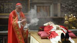 Funeral de Benedicto XVI: una multitud despide al Papa emérito en la Basílica de San Pedro