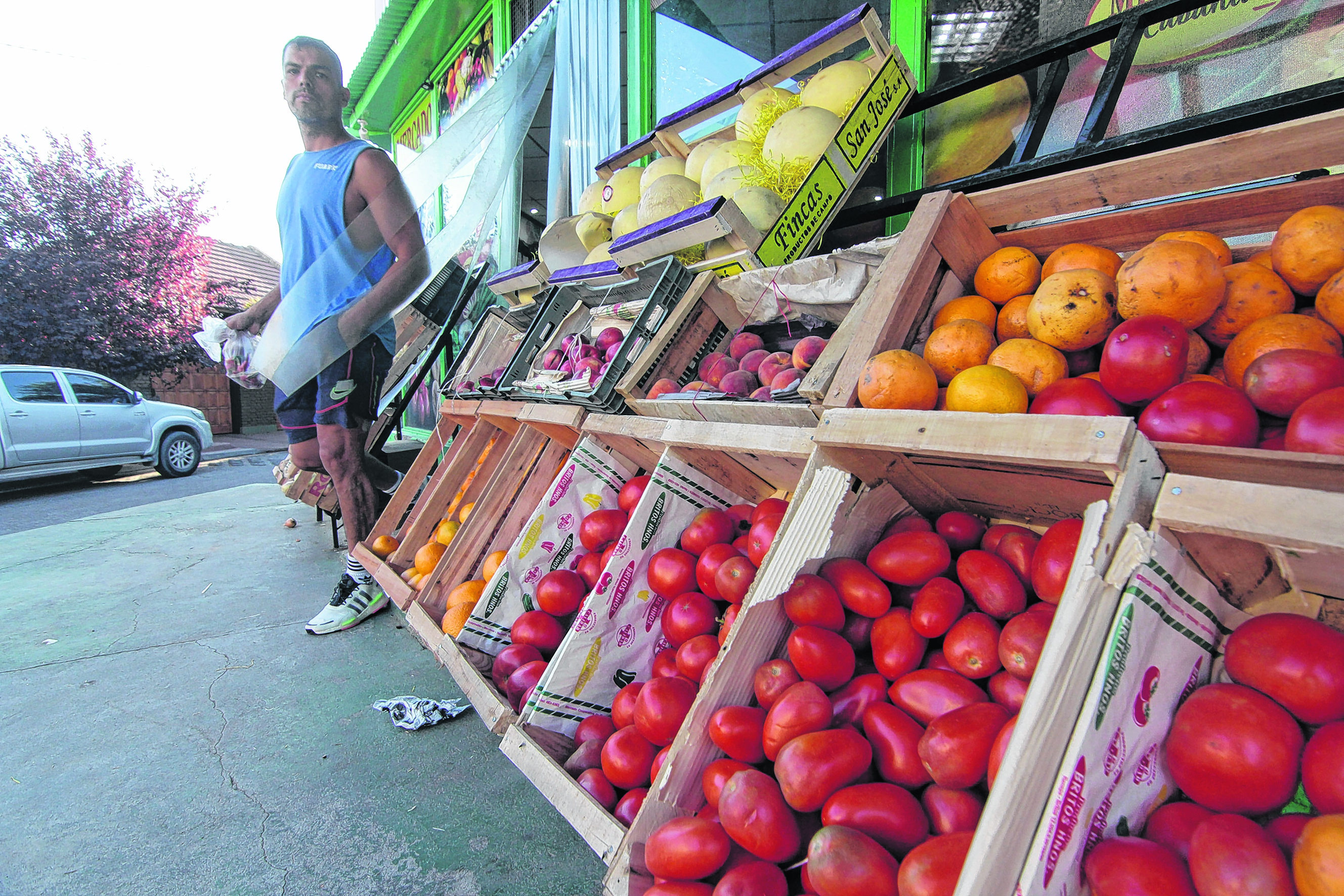 La adquisición de los productos de verdulería y frutas se hizo cada vas más caro en la ciudad de Neuquén.
