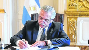 El Presidente firmó el decreto de convocatoria al Congreso con un temario que incluye el jury a los jueces supremos.