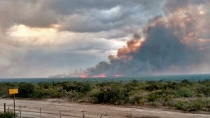 Sigue el combate contra el incendio a unos 50 kilómetros de Las Grutas que ya devoró 5.700 hectáreas