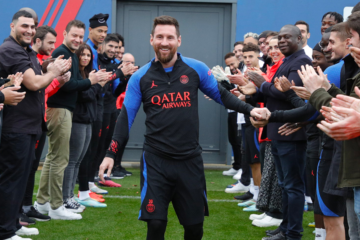 Así recibieron a Lionel Messi en el París Saint Germain tras su consagración en el Mundial de Qatar 2022. Foto Twitter PSG: