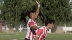 Los pibes de Independiente de Neuquén vuelan en el Regional Amateur