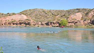 Los guardavidas de Neuquén preocupados, dan recomendaciones a quienes asistan a los ríos y lagos de la región. Foto: Florencia Salto.