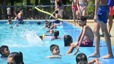 Las actividades en las colonias de vacaciones son natación, canotaje, slackline, entre otras. Foto: Florencia Salto. 