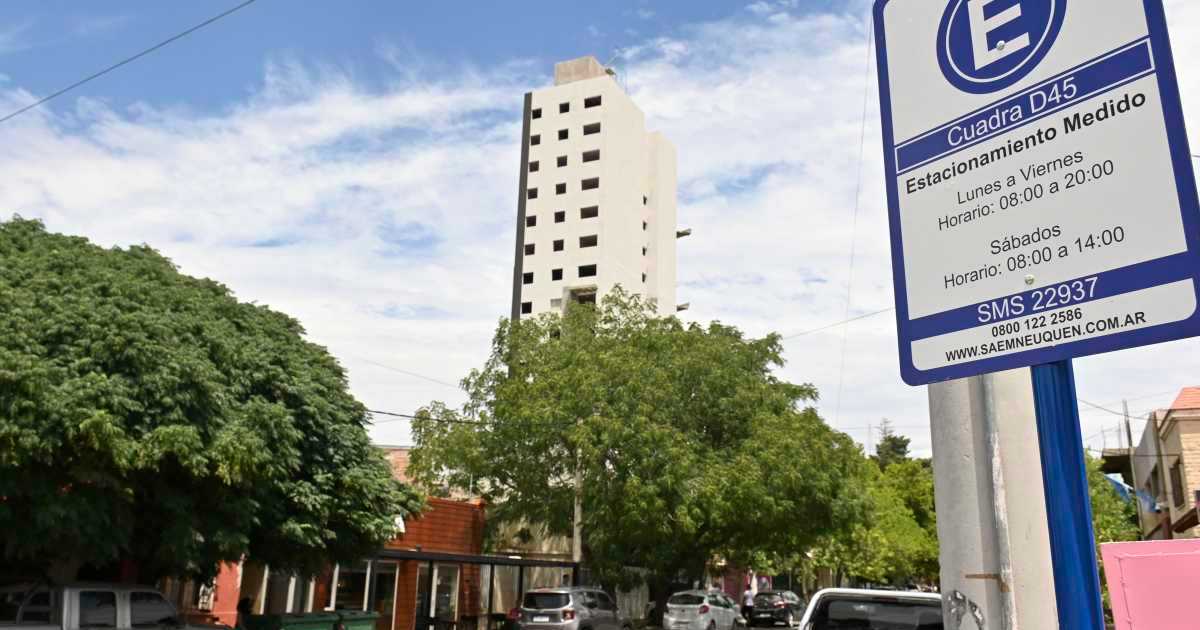 Cómo funcionarán el estacionamiento y los servicios durante Semana Santa en Neuquén thumbnail