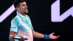 Abierto de Australia: con algo de suspenso, Novak Djokovic está en tercera ronda