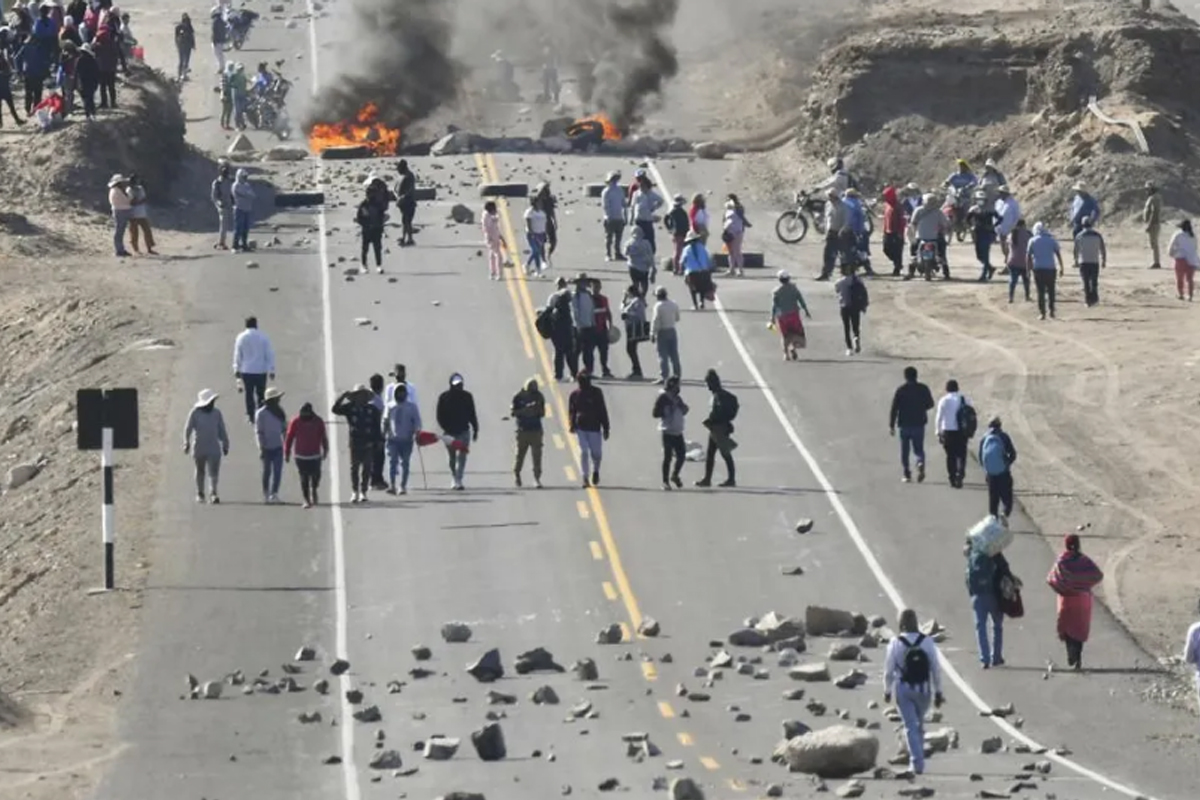 Ante el aumento de las protestas en Perú, el gobierno de Dina Boluarte decretó estado de emergencia en diferentes puntos del país. Foto Gentileza.