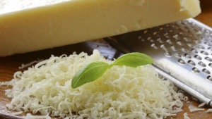 La Anmat prohibió un queso rallado y otros tres alimentos por distintas irregularidades