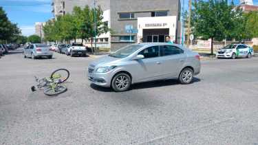 Un hombre a bordo de un Chévrolet Prisma atropelló a un ciclista. Foto: Mayra Diaz