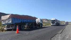 Un camión bloqueó el paso en la Ruta 6 tras quedar varado en Paso Córdoba