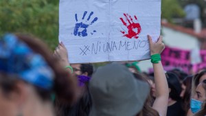 Su ex la golpeó y amenazó de muerte, pero tuvo que viajar diez kilómetros para poder denunciar en Roca