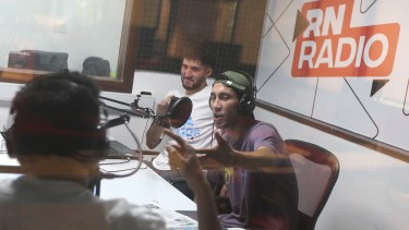 Kevin Rodríguez visitó el estudio de RÍO NEGRO RADIO. Foto: Juan Thomes