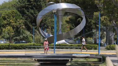 La ola de calor se hace sentir en todo el valle, con temperaturas por encima de los 35 grados. Foto: Juan Thomes.-