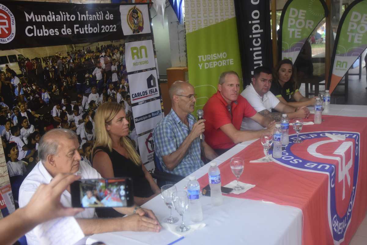El presidente del club organizador  estuvo acompañado por autoridades municipales y provinciales. Foto: Andrés Maripe