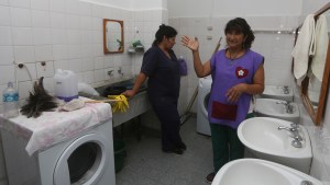 El refugio para personas en situación de calle de Roca está colmado: llegó al tope de su capacidad