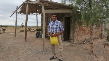 Con 72 años, lo asaltaron, maniataron y se llevaron todo: necesita reconstruir su hogar en Roca