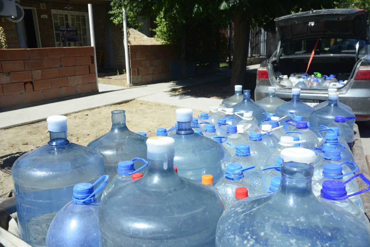 Los cortes de agua en verano afectan mucho a los vecinos. Foto archivo