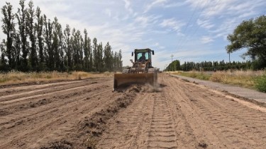 Según explicaron, el principal objetivo es acondicionar y fortalecer el espacio lindero a las vías de ferrocarril. Foto: Gentileza municipalidad de Cipolletti.