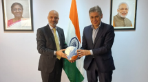 Imagen de El presidente de YPF se reunió con el embajador de la India en Argentina
