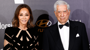 Mario Vargas Llosa se separó de Isabel Preysler, mamá de Enrique Iglesias. 