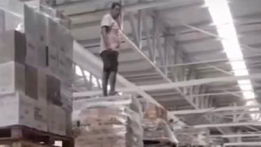 Un hecho insólito ocurrió en un super de Neuquén y debieron evacuarlo. Foto: Captura de Pantalla.