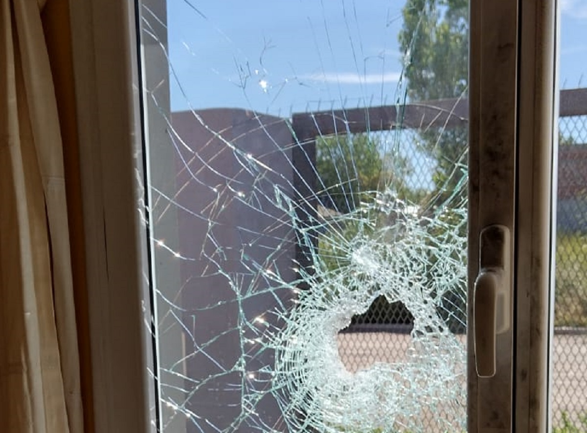 Los ladrones ingresaron rompiendo una ventana. Foto: gentileza